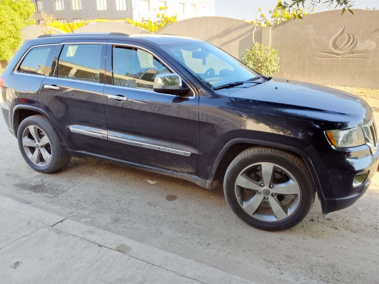 جيب 2012 هيمي فول مواصفات 1/1بيه صبغ فقط 5 قطع بدون تبديل ولا ايرباك محرك وكير واكسل وتبريد جيد جداً السعر 145$ السيدية شارع الخيزران قرب جامعة الشعب *********** بغداد, العراق
