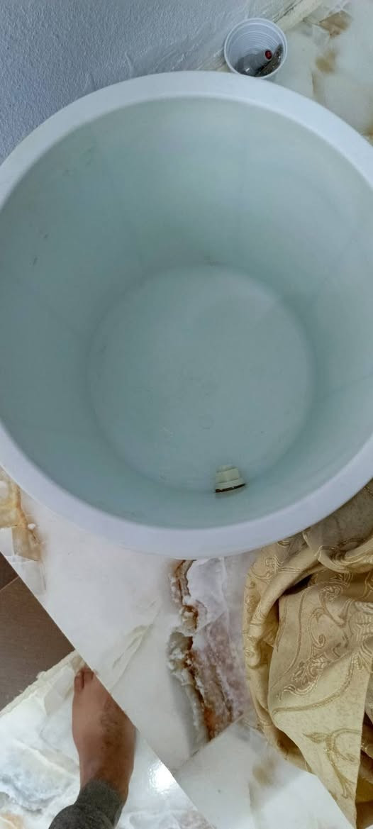 اغراض مال بيت للبيع
قريولة نضيفه وجديده مامستخدمه 25بيه مجال 
بردة قياس مترين مدري 3امتار نضيفة للبيع ب 10
ترمز مال مي عدد ثنين عندي جديدات مامستخدمين الواحد ب10 
المكان موصل حي سومر نهايه 112
تواصل ***********
