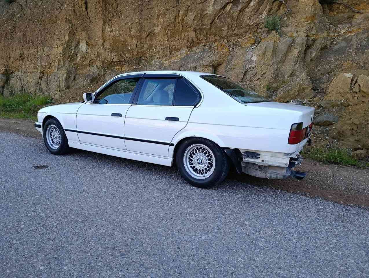سڵاوی خوا لە هەموو لایەک
BMW بۆ فرۆشتن 
مۆدیل 1993
520i گێڕ عادی 
ئاڕمی پلاستیکی هەولێرە بەشەرتی غەرامەو هەموو شتێ گێڕ و مەکینە بەشەرت نە سەرف نە بوغار  مەکینەی لۆکە
تەبرید سارد و گەرم  بەدوای عەیبا مەگەڕێ هیچ مەسرفی نیە 
بۆ نرخ پەیوەندی بکە یان نامه بنێرە
*********** لەکەلارم
#Admin

