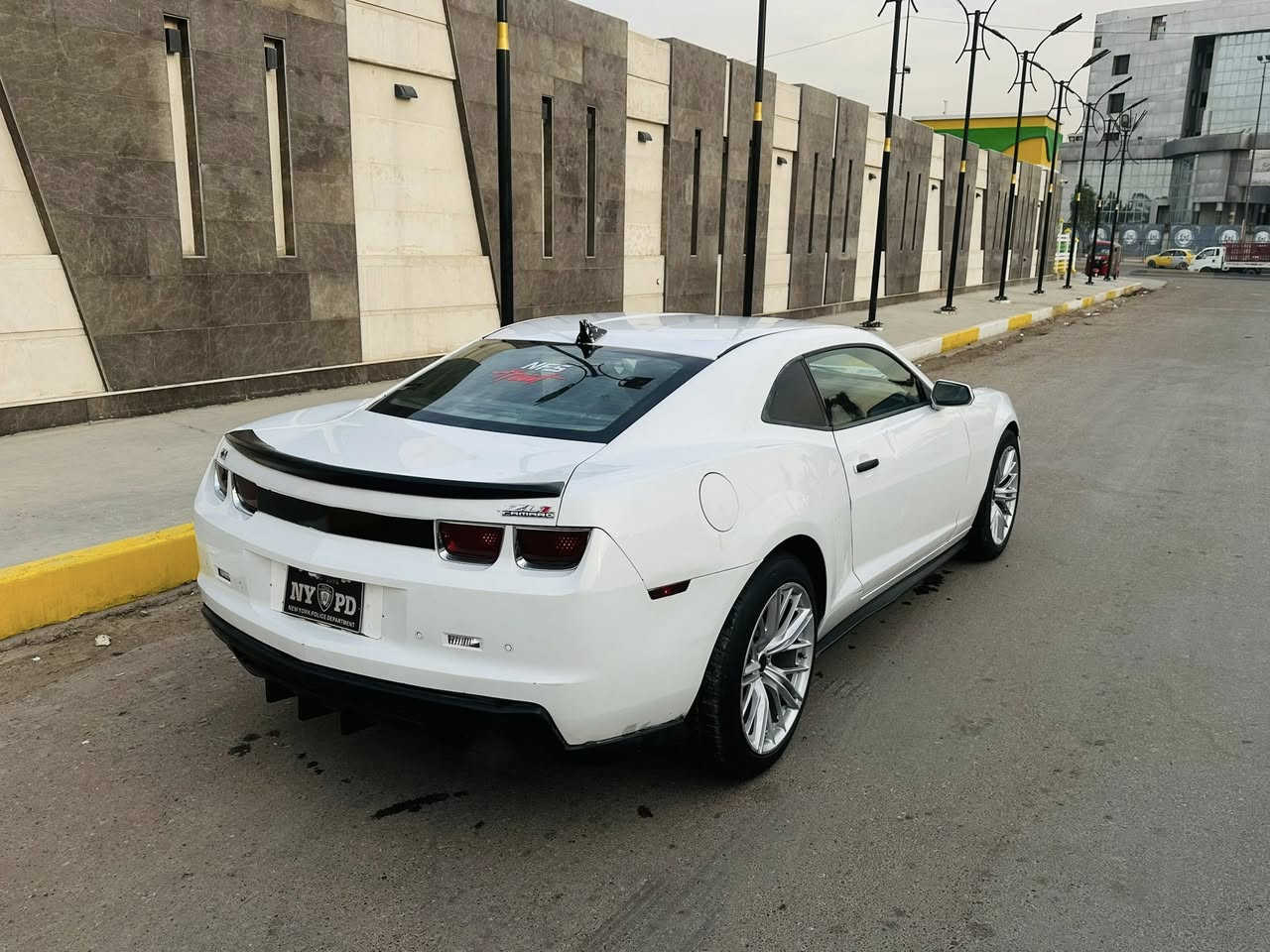 السلام عليكم
كمارو 2011 خليجية محدث 2015 
لون ابيض مكينة 3.6 كير مكينه تبريد شرط
حادثها باب فقط وبي صبغ كم قطعه ابيع حزام
سعرها حيل مناسب 78$ ورقه وبي مجال بسيط 
عنواني شارع فلسطين ***********
