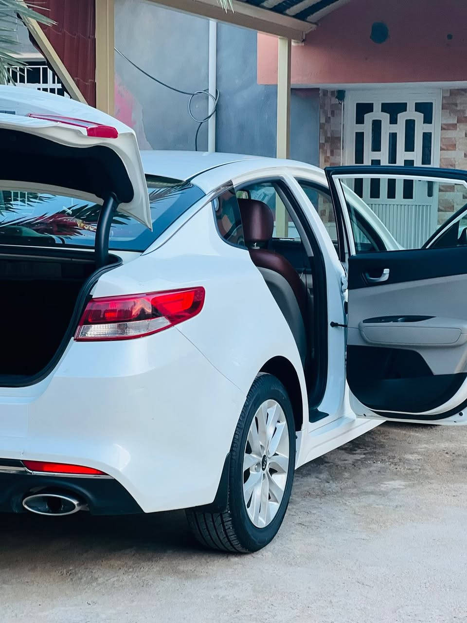 سلام عليكم كيا اوبتما خليجي لون ابيض صدفي موديل 2018 ماشيه  110الف رقم بغداد محرك 2000 السياره نضيفه بيه شبر بل جاملغ الامامي يم السايق وباب السايق شبر اثر شخط تخم تاير جديد 
مري شفط
ثلاث انضمه قياده
سبورت 
ايكو 
عادي
لايت زنون
تثبيت سرعه
اشاير بل مري 
تحويل ثاني يوم
السعر خاص

رقم الهاتف***********
