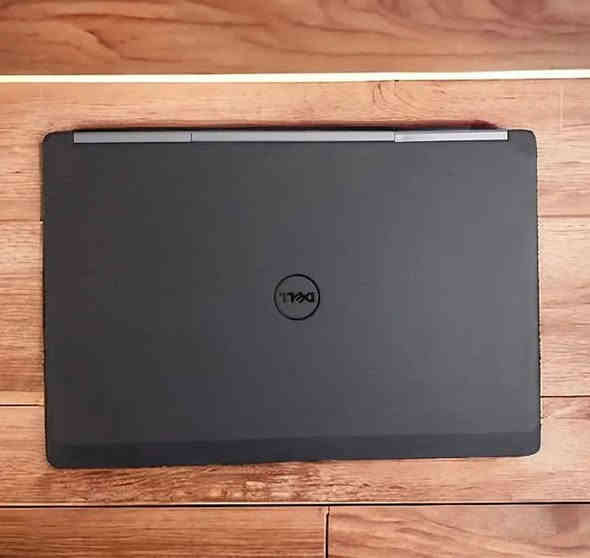 📐 *للمهندسين والمحترفين فقط – محطة العمل اللي تعتمد عليها بسعر🔥
*Dell Precision 7710* – الخيار الأول للبرامج الهندسية الثقيلة مثل AutoCAD، SolidWorks، Revit، Lumion، وغيرها

🔹 *المعالج:* Core i7 HQ – جيل سادس، فئة عالية الأداء  
🔹 *الرام:* 16GB DDR4 – قابلة للتوسيع حسب حاجتك  
🔹 *التخزين:* 512GB SSD – سريع وثابت، وقابل للتطوير  
🔹 *كرت شاشة داخلي:* Intel 8GB  
🔹 *كرت شاشة خارجي:* NVIDIA Quadro M3000 – 4GB مخصص للرندر والتصميم ثلاثي الأبعاد  
🔹 *شاشة:* 17.3 إنج FHD – رؤية واسعة ودقة عالية

✅ يدعم كل برامج التصميم الهندسي بسلاسة  
✅ نظافة عالية + ملحقات كاملة  
✅ نظام Windows + Office جاهز  
✅ توصيل مجاني لكل العراق

💰 السعر: *420,000 دينار فقط*

📲 *إذا أنت مهندس وتريد جهاز يتحمّل شغلك بدون ما يعلّگ – هذا اختيارك!*  
احجز الآن عبر واتساب: *************

باقي اخر 4 قطع🔥
