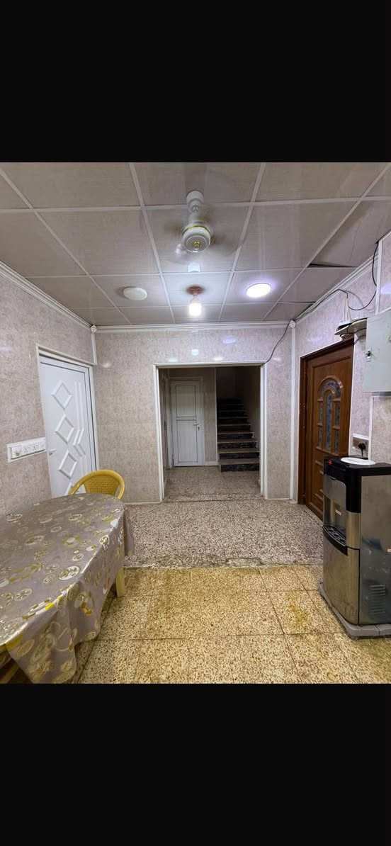 السلام عليكم
 #بيع #مستعجل 
دار للبيع منطقة دوميز المساحة ٣٠٠م
بأسم شخص واحد
طابقين على الشارع العام قرب مدرسة القدوة يباع الدار مع الاثاث
السعر 300 مليون مع مجال
للاستفسار الاتصال على الرقم
*********** 
 ***********
*********** 
مكتب النيل2 للعقار سايدين كوباني
