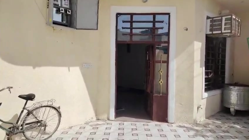 غرفتين نوم ٥في ٤ صاله والاستقبال ٧في ٤ حمام داخلي وتوليت داخلي كراج سياره مي اساله وسحب ذهبي مساحة الدار ٢٠٠ متر
عنوان ناحية الرشيد خط النفط يم غسل وتشحيم السعر ٨٠ مليون وبي مجال شي قليل
الهاتف ***********
          ***********
