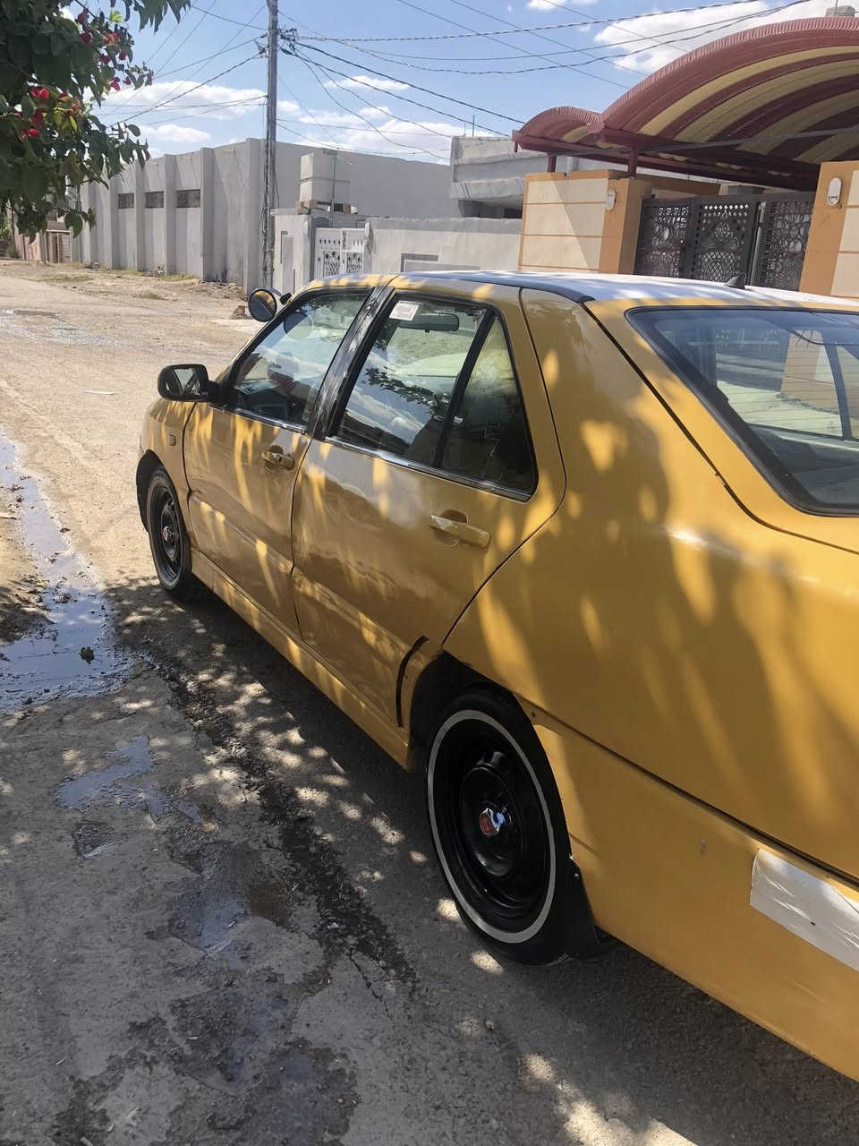 سلام عليكم شيري كوين بسمي سنويه ٢٨ محرك كير ونجي افضل المحركات سياره مصفره كلشي اي نقص مابيه موديل ١٠ تحويل شوكد متريد غرفتها تخبل دوشمه سويتها ١٠٠ صدر جديد زوج تايرات جديده سياره خير من وين متريد شغل وطلع تبريدها كامل بس يرادلها  قايش غاز ال مو شراي لا يتصل سعر سياره ٣٢ بيها مجال رقمي ***********
