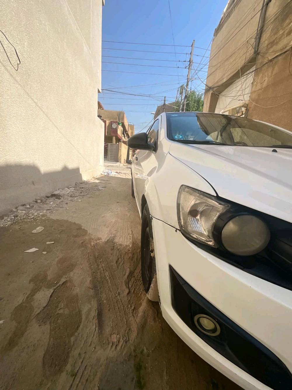 🚗 للجادين فقط – شفروليه سونيك 2012 وارد خليجي 🚗

إذا تبحث عن سيارة اقتصادية، نظيفة، وسعرها مناسب، فهذه فرصة تستحق المعاينة.

✅ المواصفات:

- شفروليه سونيك موديل 2012 – وارد خليجي.
- مكينة وكير مكفولات.
- بدون صبغ، فقط بارد كما هو موضح بالصور.
- السنوية جديدة وباسمي.
- التحويل مباشر ثاني يوم.
- رقم بغداد – مشروع وطني – الهزة جديدة.
- السيارة كاملة ولا يوجد أي نقص.
- صدر الأمامية (الحديد) تم شده قبل أسبوع.
- صدر الخلفية جديد وتم تبديله.
- تخم تايرات جديد.
- بطارية جديدة تم تبديلها قبل يومين.

🔧 الملاحظات بكل أمانة وشفافية:

- تحتاج فقط كمبريسر.
- يوجد صوت رواجز عند أول تشغيل فقط، وبعدها يختفي.
- دهن المحرك مبدل قبل يومين.

السيارة معروضة بكل مصداقية، ولا أخفي أي ملاحظة عن المشتري. افحصها بأي مكان، وجيب ميكانيكي تثق به، وإذا عجبتك توكل على الله.

📍 الموقع: بغداد – حي الجهاد.
📞 للاتصال: ***********
💰 السعر: 63 قابل للتفاوض للمشتري الجاد وبعد المعاينة فقط.

رجاءً اقرأ الإعلان كامل قبل الاتصال، والاتصال للجادين فقط.