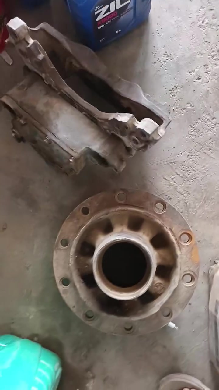 بيع جميع قطع غيار الشاحنات بانسب الأسعار العنوان ديالى بعقوبه قرب محطه القمه الذهبية. ( *********** /***********)
