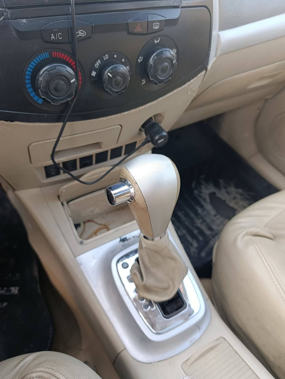 السلام عليكم
تيكو2012 كير ميكانيكي باسمي تحويل مباشر
مكينه 2000
مواصفاتها
كشنات جلد
هيتر كشن تبريد تدفئه 
حساسات خلفيه
السياره بدون نقص مكينه وكير وحداديه وتخم تاير خيرمن الله 
رقم كربلاء/ المكان الحله
رقم جديد دولي هزه  سنويه ل3031 
السعر ( 60$ ) وبيه مجال
مكان الحله مركز
للاستفسار 
للاتصال 
‏‪***********
