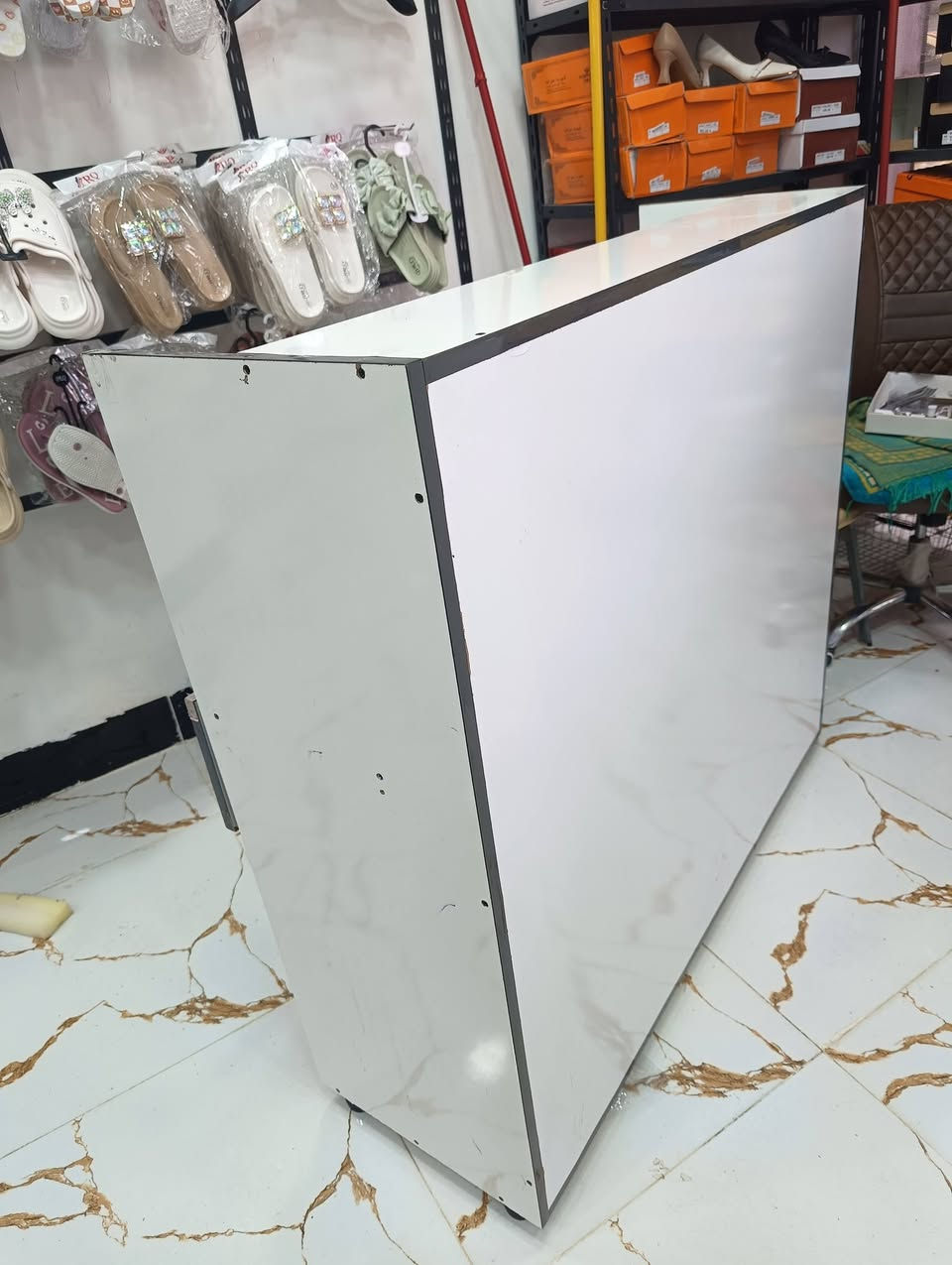 ميز كاشير للبيع
بسعر 100
للستفسار الاتصال ***********
عنوان طوز حي العسكري سايدين مركز حمورابي
