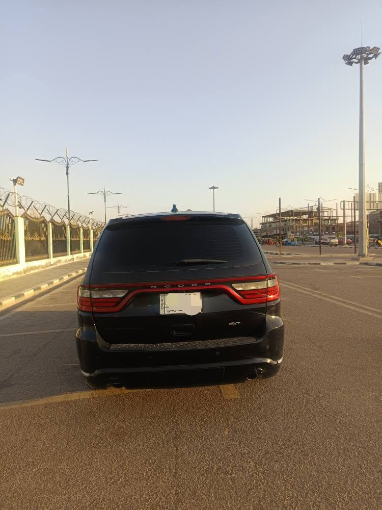 السلام عليكم 
للبيع دورانجو SXT، السيارة ملكية وما يحتاج أحجيلكم عن هيبتها بالشارع ونظافتها مثل ما موضح بالصور. سيارة عائلية ورياضية بنفس الوقت وجاهزة من كلشي.
المواصفات والتفاصيل:
الموديل: [2019]
اللون: أسود ملكي مميز (لمعة ونظافة كاملة).
الفئة: SXT (محدثة بنيد رياضي ).
الرقم: رقم ميسان ألماني مميز
المحرك: 6 سلندر 3.6L
المسافة المقطوعة: 78 ميل.
حادث السيارة بنيد وما واصل الدواخل 

تبريد ثلاث قطع شاشة تحكم كاملة، كاميرا بلادية، حساسات خلفية. داخلية نظيفة جداً وجاهزة للاستخدام بدون أي نقص.
سعرها 190 وبيها مجال بسيط للشراي الجاد
مكان السيارة: ميسان - العمارة.
للاستفسار والتواصل: *********** أو تواصل خاص عمارة, ميسان
