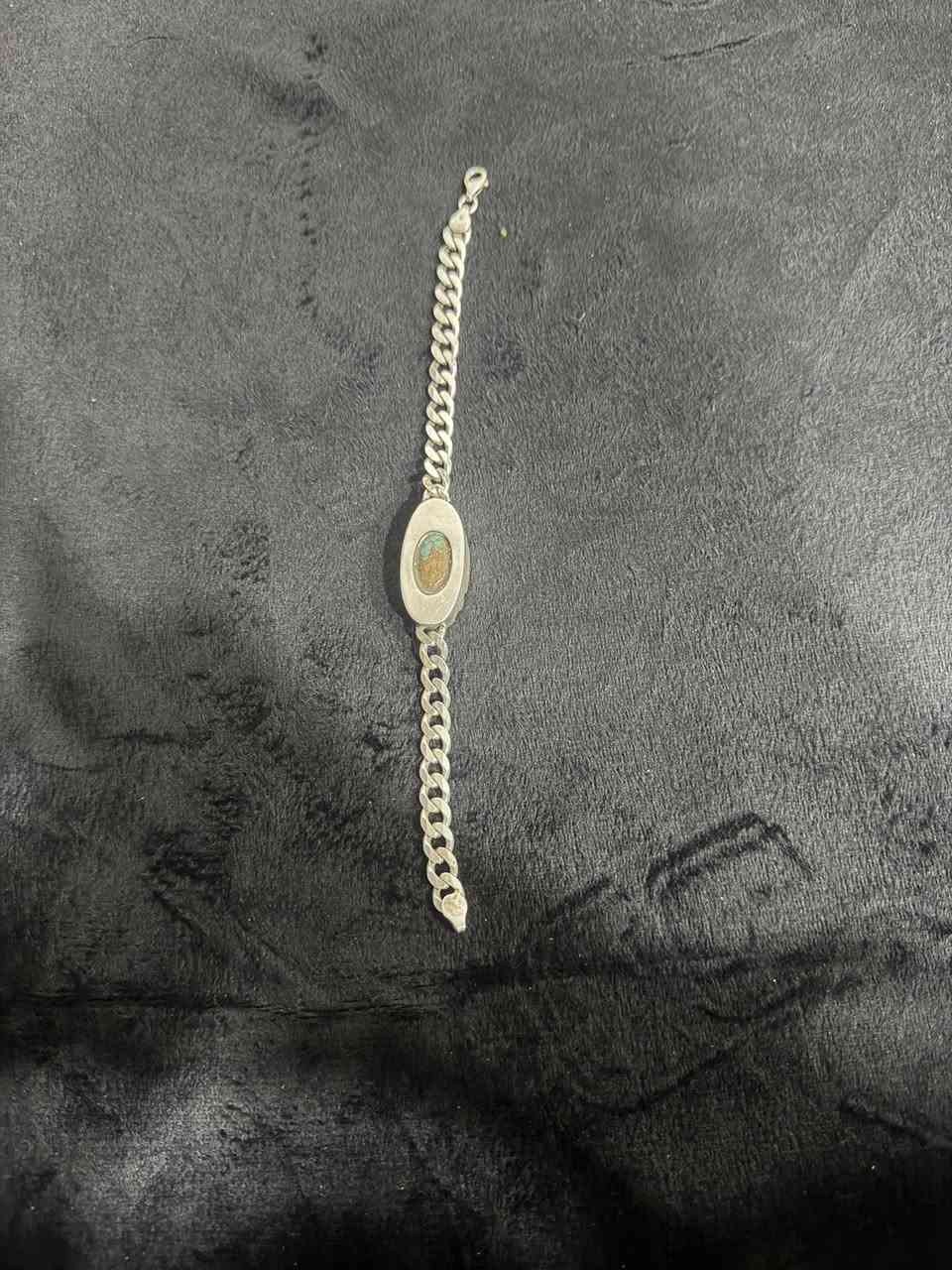 سوار كارتير حجر فيروزي نيشابوري
وزنه 28 غرام سعر القطه 125 الف 
مدينه الصدر 
***********
