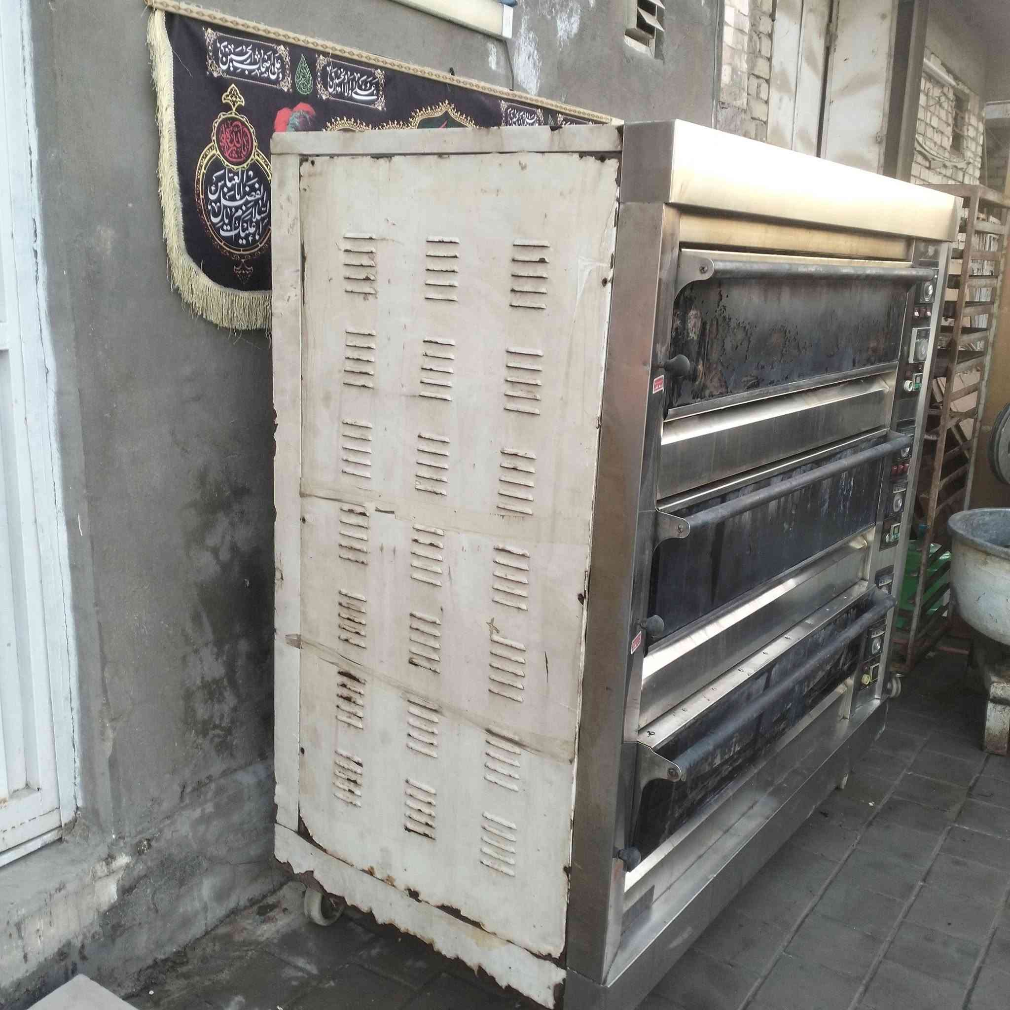 السلام عليكم يوجد فرن غازي وكهربائي للبيع محتوياته عجانه +خماره+ عربانه مع صواني الفرن شغال نظيف اي.استفسار التواصل مع الرقم *********** بغداد مدينة الصدر

