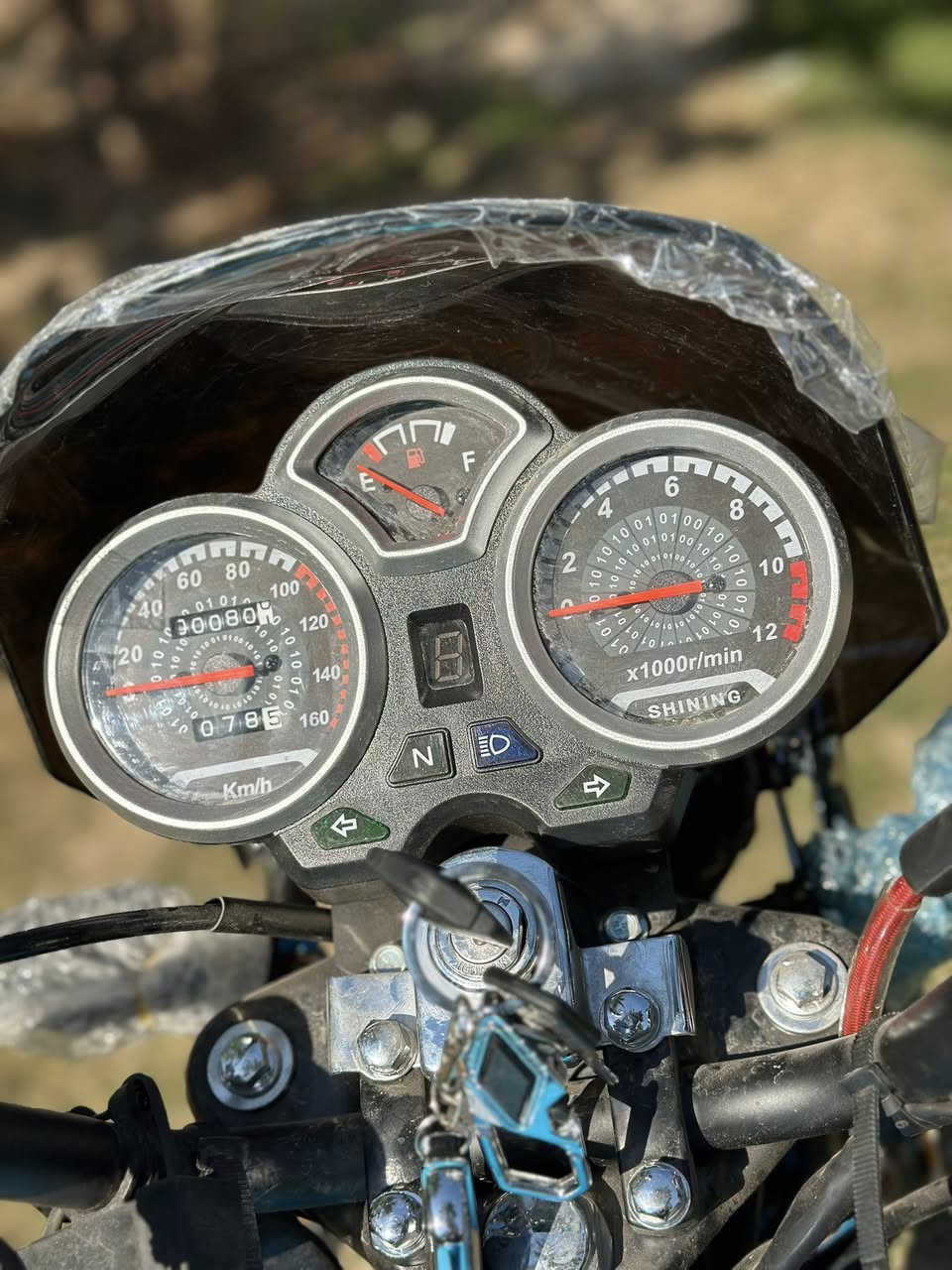 السلام وعليكم دراجه شانك جديدة ومرقم تحويل نفس اليوم مكاني بغداد  السعر 2.200 وبيه مجال رقم ***********
