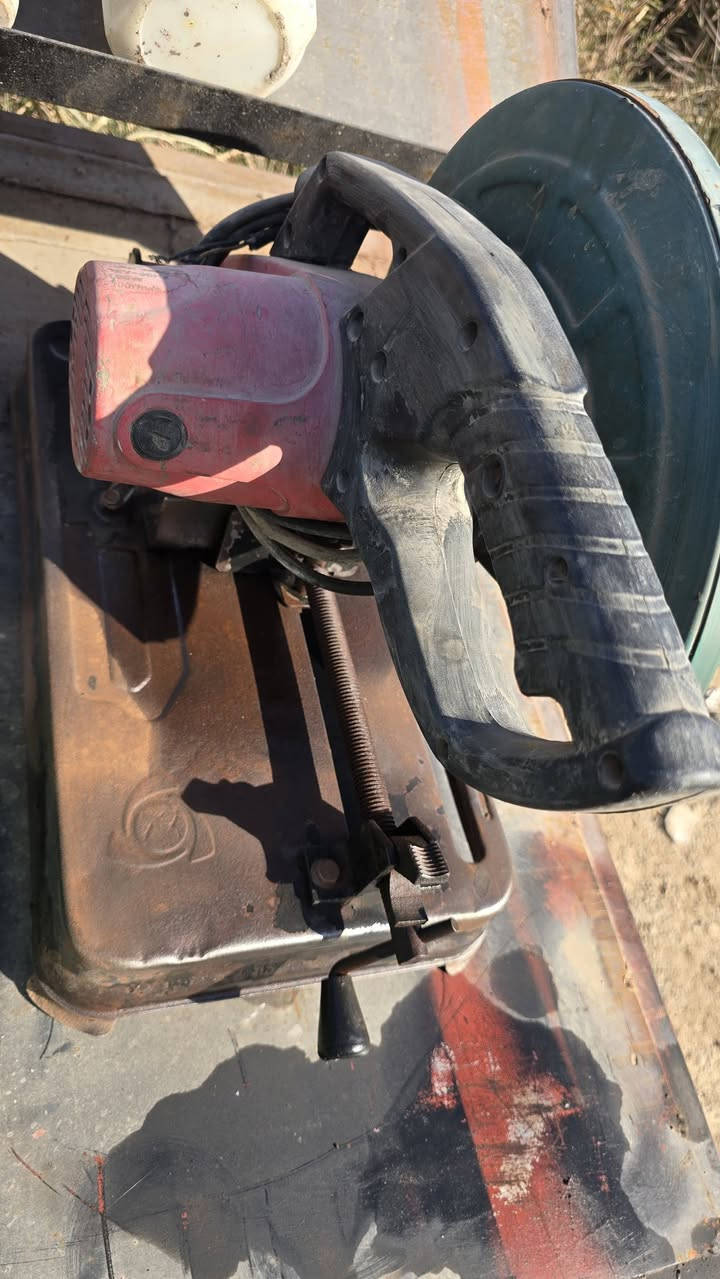 السلام عليكم غراض حداده للبيع
كوسره حجم كبير تام مكينه مك جديده ممستعمله كمبريسر صبغ دبل تاروسه كتسر بارك سايد مكينه لحيم دبل كارت كتر قطع خشب المانيا  مخرامه مسدس بسامير بعده بدهنه منعمه ومسدس صبغ انجيكو كلهن ع الفحص 
مكاني بغداد الشعب 
***********
