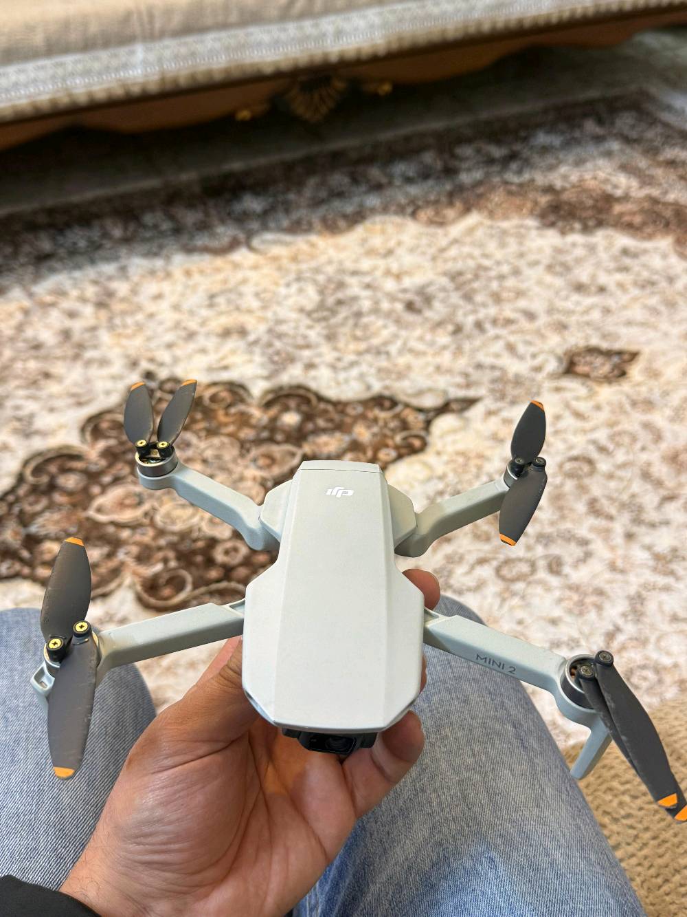 دي جي اي 
ميني 2 
 مواصفاتها معروفه 
ملحقات(٢بطاريه . شاحن ثنائي . جنطه اصليه كبيره . جوستك ) 
بغداد الكرخ 
