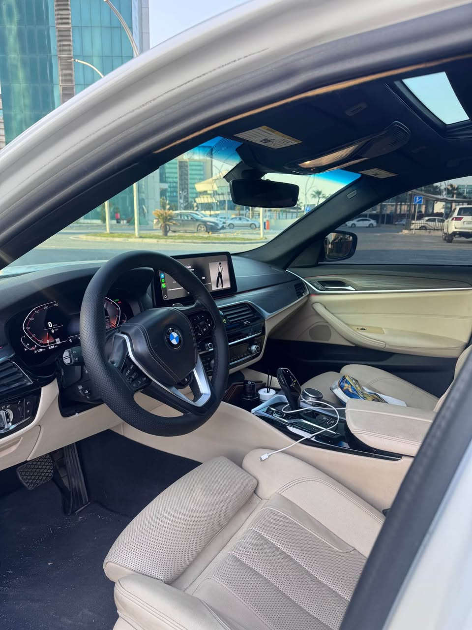 BMW 530i 2021
فول مواصفات ناو کرێمی
هەیکەل کامل کرایتە M5 competition 
٢٩،٠٠٠ مایل ڕۆییە
گێر مەکینە کارەباییات بەشەرت
چاملغەکانی و سەقفی صبوغە بەبێ ژۆرێ بەبێ ئێرباک
٢٦٠$ و مجال
*********** 
———————————- 
فول مواصفات
٢٩،٠٠٠ میل مشی
قمارە و جاملغین مصبوغ بدون دواخل بدون ارباک
٢٦٠$ و مجال
*********** أربيل, العراق
