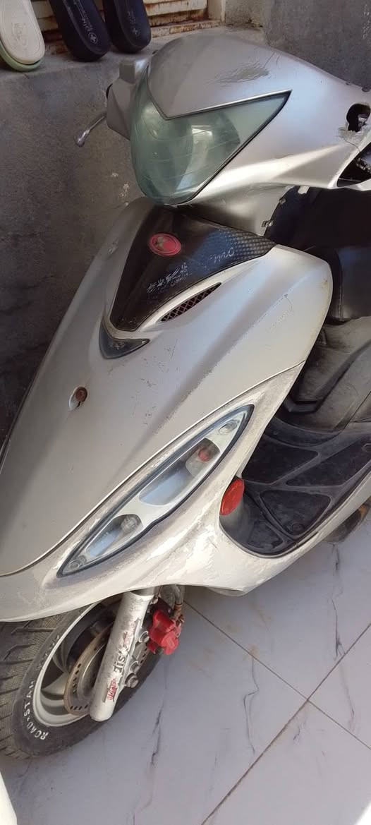 جي فور كامكو للبيع ، دراجة شلعة خير من الله تراي وين مايعجبك ، لايت عالي ناصي اشاير كيجات بانزين رون قفل جنطه ستير كلشي شغال ومابيها نقص ، مجفتها مره وحدة غراض اصلي شرط الفحص، دراجة حلوه وخدمية وماوكفتني
🛑 المكان ناصرية حي الفداء 
🛑 السعر 350 
☎️ *********** فقط اتصال لا يتوفر واتساب
