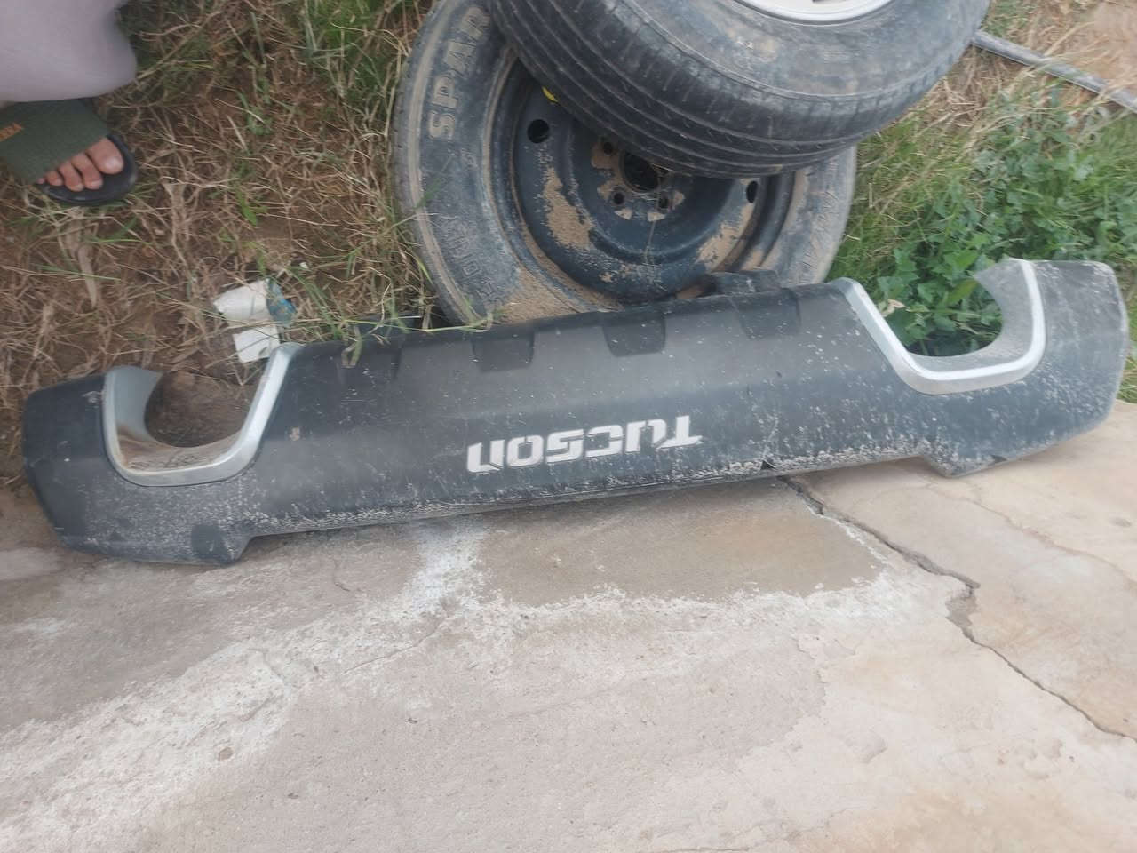 غراض توسان ٢٠٠٩ سبير احتياط ويل كب اصلي جنطة بيها ضربة بسيطه درع امامي وخلفي كلها ب 200 الف  
***********
