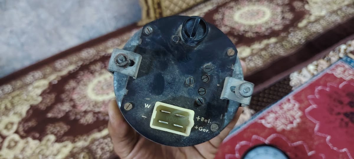 ساعات اقجم ألماني بلادي شرط شغال ١٠٠ بال١٠٠ مكاني حديثه عندي توصيل جميع انحاء العراق اتصل على *********** او *********** وتدلل
