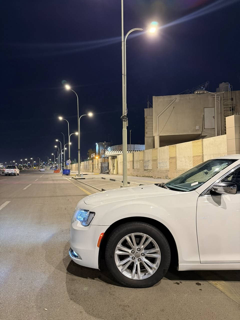 السلام عليكم كرايسلر اوباما 2016 فئة C وارد كندي كفالة عامة فووول مواصفات رقم اربيل تحويل وكالة سيارة جديدة كلش وجاهزة للاخير من كير مكينة حدادة تبريد تايرات كلة جديد بدون مصرف دواخل بيجي ماشي 88 ميل مكان السيارة البصرة للاستفسار *********** ملاحضة السيارة بس الي يدور جديد ونضافة
