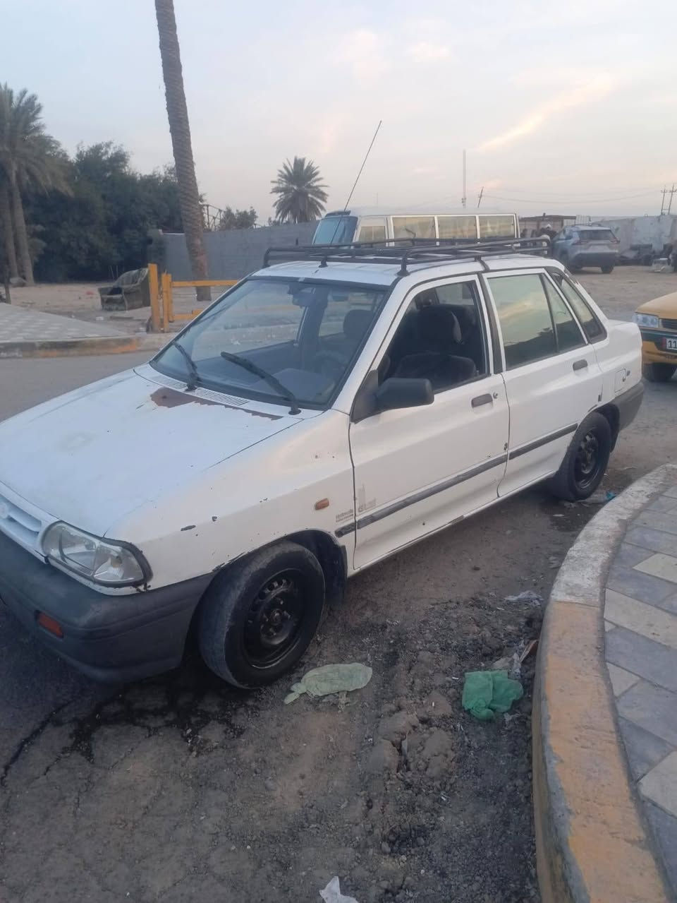 سيارة سايبة مديل 2010رقم بغداد بيه صبغ باب وجاملغ بدون دواخل السعر 35وبيه مجال بصيط الاتصال ***********
