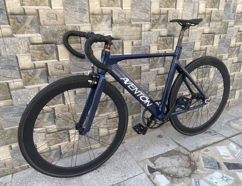 السلام عليكم🌹

للبيع فقط 

بايسكل فكسد 

ماركه AVENTON 🔵

لشه مضلعه

معدن فول المنيوم 

صينية 58 سن

خفيف جدا وسريع ✈

جاهز اي عطل مابي👍🏻#

حجم C700 /28
  
فريم عالي 54

السعر 300

العنوان :🏭
بغداد الطالبية قرب كلية الادارة والاقتصاد 
 
نعتذر عن المراوس🚲

الرقم للتواصل /***********
