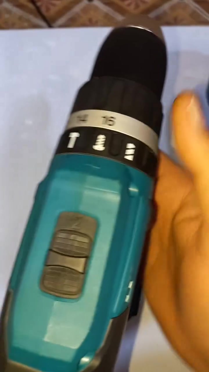 البيع جديد لوك  شاحنه مع بطارية  ***********
