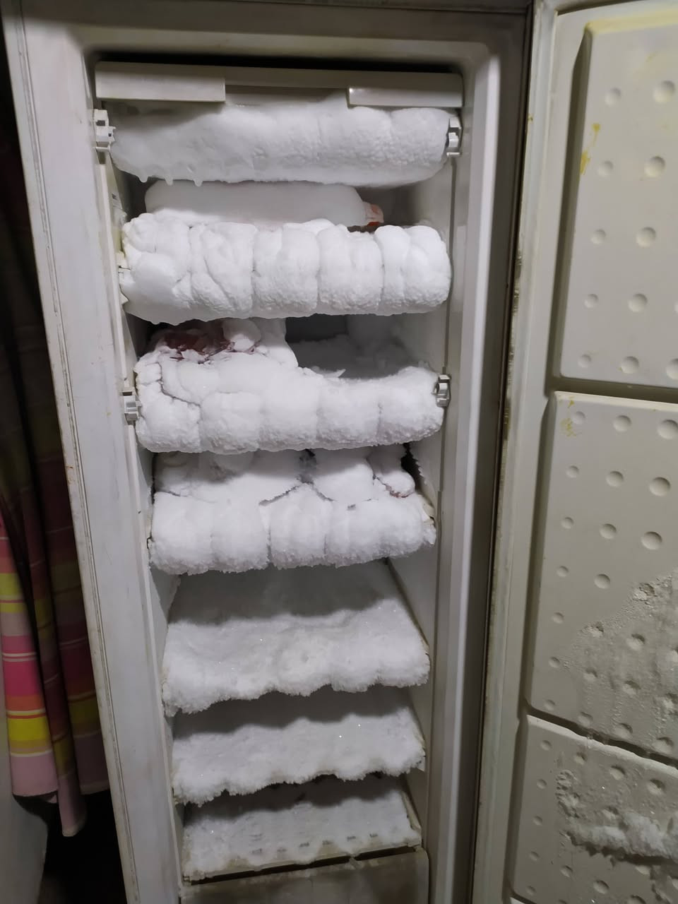 سلام عليكم 
مجمده عاموديه نوع بيكوشرط تجميد فول بيها اربع درجات اريدها  ب 100الف 
نهايتها ب 70الف  الشراي يتصل ***********
