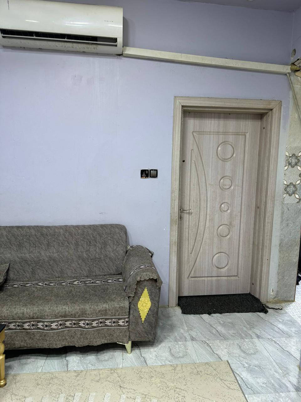 كربلاء حي الحوراء طريق بغداد عامود 44 ع خدمي قريب ع الشارع يصلح لسكن ويصلح حسينيه 
100 متر طابقين
***********
