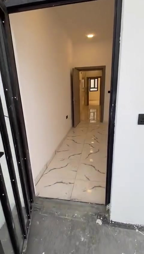 شقه طابق خامس غرفه وصاله كبيره مصعد شغال سحب ووطني عماره ابراج الغيث شاع حديقه الاخطل قرب ماركت الفنجان قفلها 500 
***********
