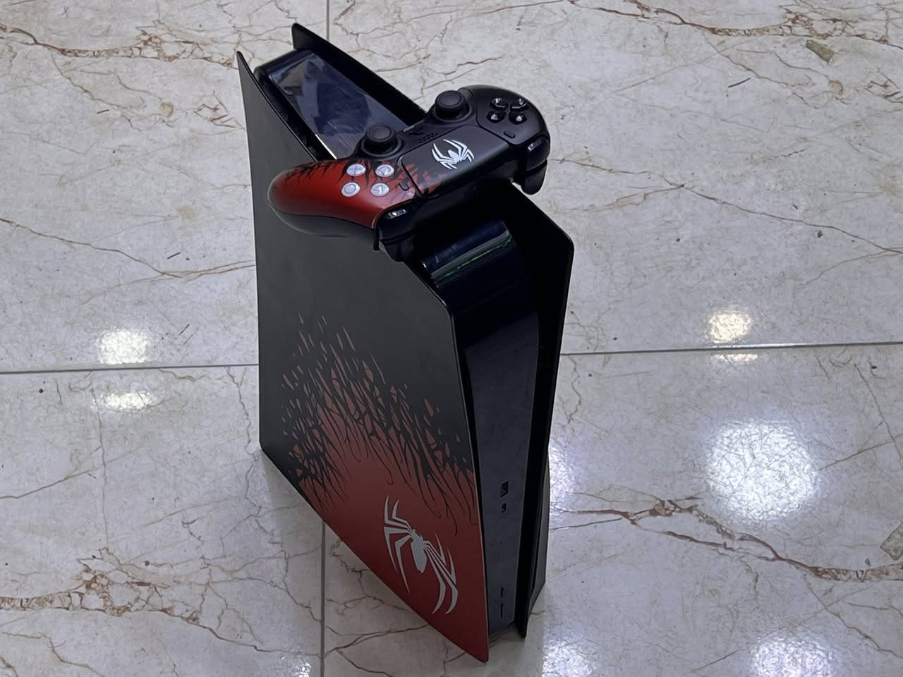 اسعار قفل 
ضمان موجود
توصيل موجود
——
فايف فات سبايدرمان ٥٨٠
فايف سلم (طافي ) اخو الجديد ٦٨٠
جويستك ايدج نظافة فول ٢٥٠
——-
واتس للحجز
***********
