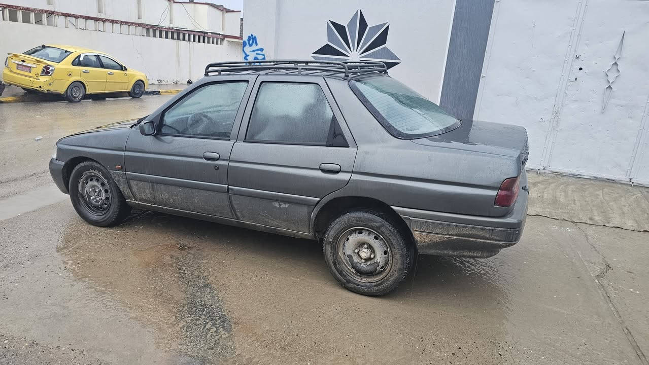 فورد اسكورت صالون 17 ورقة وبيها مجال 
سيارة شرط


**إذا كنت صاحب هذا الإعلان وتريد حذفه لأي سبب، رجاءا أرسل رسالة إلى الدعم الفني**