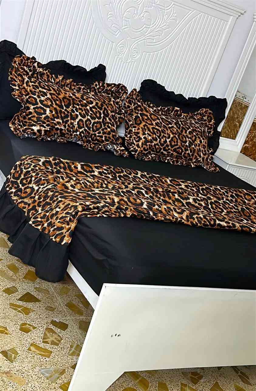 فرشات خياط تصميم تركي 
مكون من 7قطع 
4مخاد +تلبيس داير ماداير لاستيك+غطوه 200*280+كوشه
نوع القماش اماراتي درجه اولى 
متوفر توصيل رميثه فقط 
ام علي للخياطه 🥰😍


**إذا كنت صاحب هذا الإعلان وتريد حذفه لأي سبب، رجاءا أرسل رسالة إلى الدعم الفني**