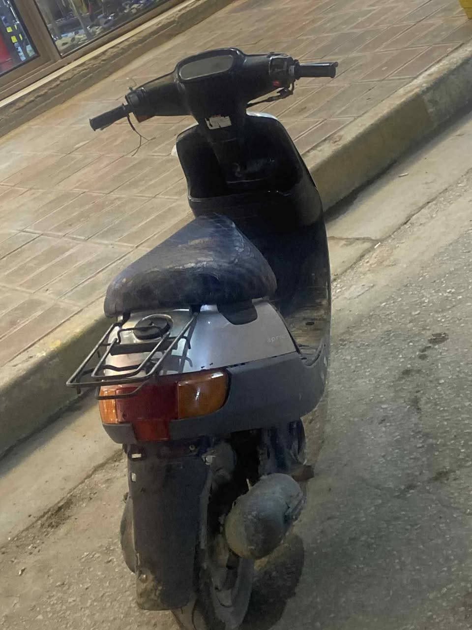 سلام عليكم دراجه بطه حلوه نضيفه كل شغال سلف هندر لايت اشاير كل شغال تايرات جدد مكينه ناعم دراجه نضيفه جدا سعره ٢٣٥ بيه مجال حك جيه مكان كربلاء طوريج جدول الغربي رقم هاتف *********** او مراوس ١٢٠ فقط
