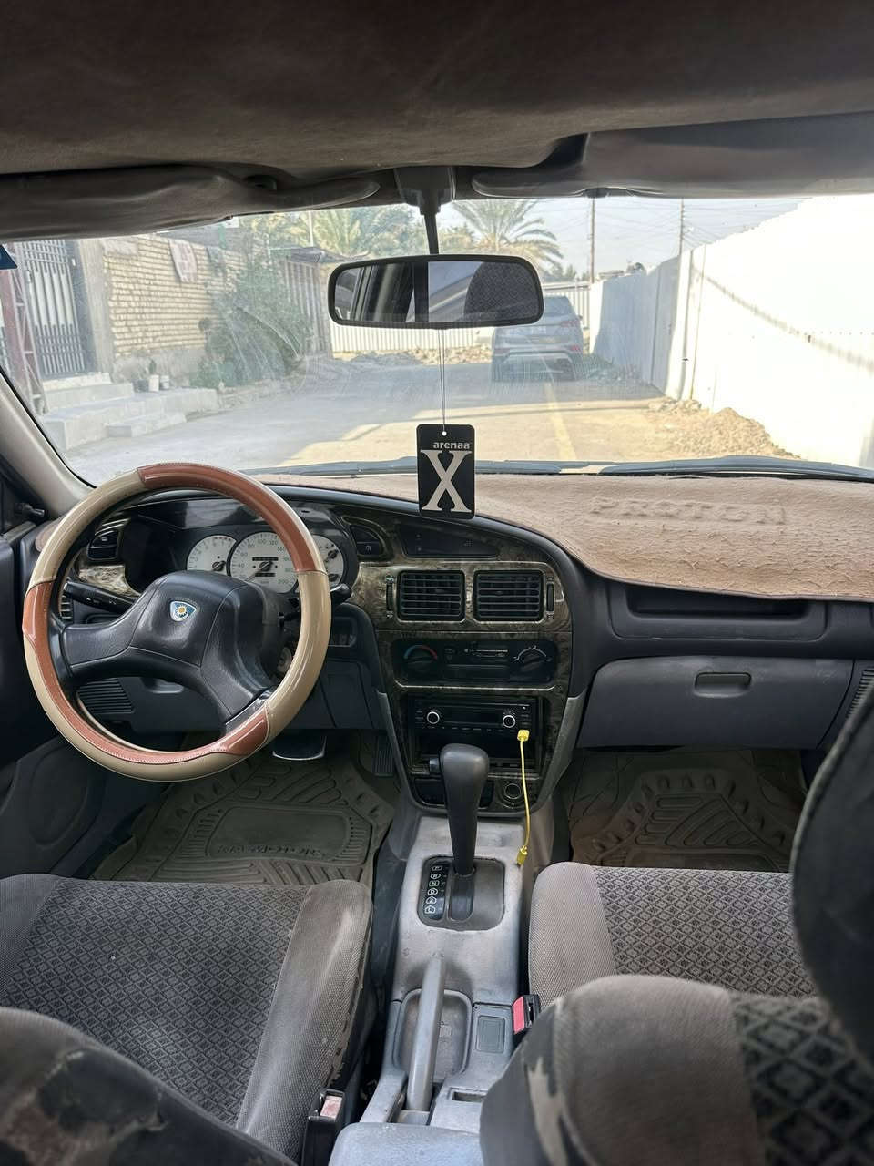 السلام عليكم سيارة برتون 2005 مكينة وكير مكفولات سيارة بلادية حدادية نظيفة كهربائيات شغالةة تخم تاير ورقم انكليزي تبريد شغال على وضع الشركة بس بيها طخطخات بسيطة فقط الكشر مثل ماموضح بصورة مكاني بغداد زعفرانية والسعر 45وبيها مجال 
  ***********
