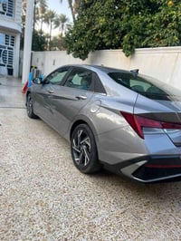 للبيع هايبرد موديل 25 بغداد بسمي مواصفات كشن جلد تدفه وتبريد شاشه متصل...