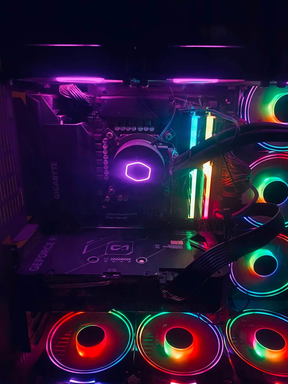 السلام عليكم
من رخصة الادمن المحترم 

Pc للبيع

CPU i7 10700k 3.80GHZ with cooler master 360
GPU Asus Rtx 4060 8GB
M.2 1TB
M.B Gigabyte Z490 UD AC
Ram Gskill 16GB 2×8 3600
X6 Rgb fan kit
Psu 700w bronze plus

السعر مليون و100

واتساب / ***********
