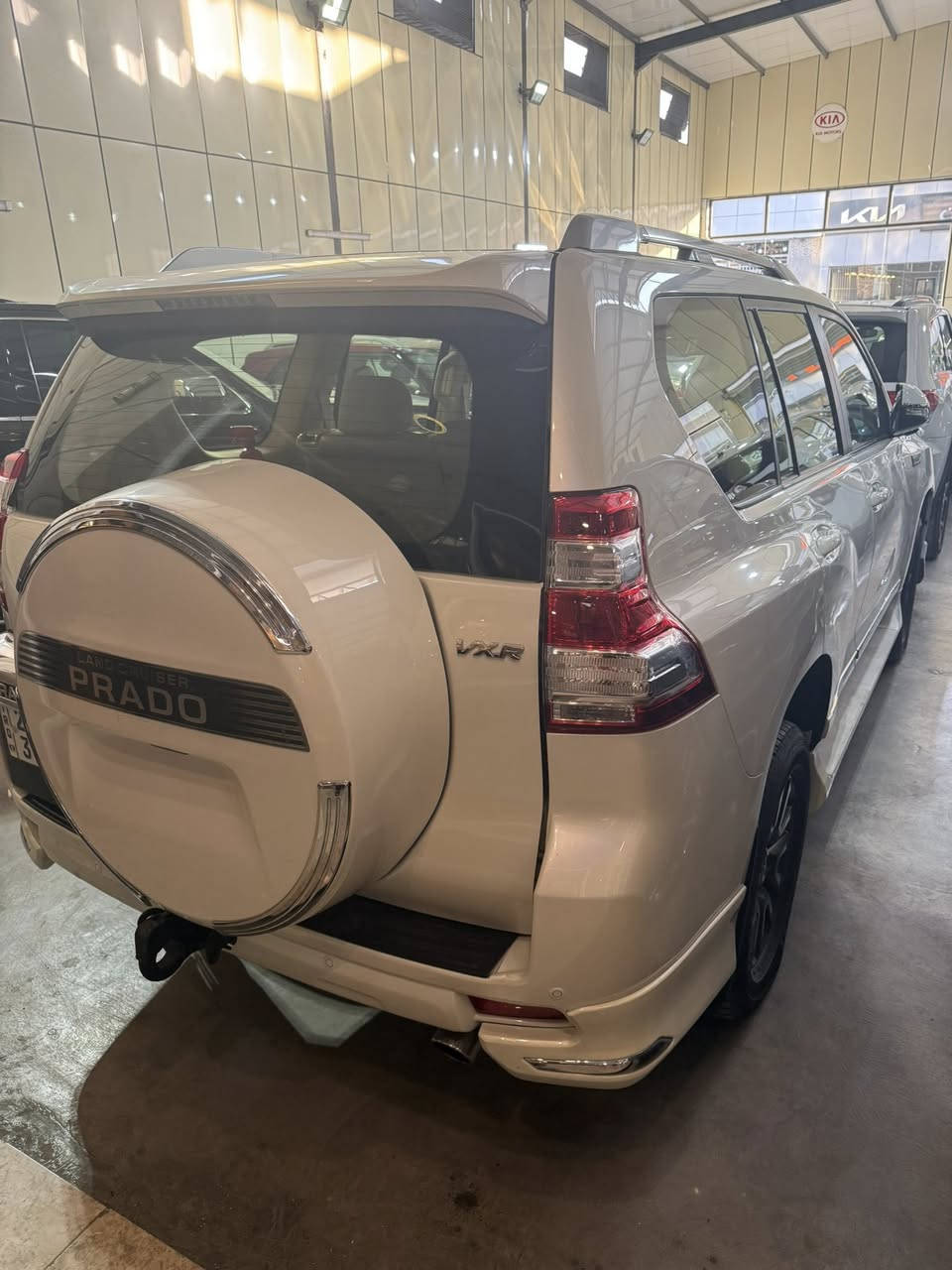 سلام عليكم
برادو  vx موديل 2017 فول مواصفات
كراسي جلد كهرباء
ستيرن كهرباء
بصمة ابواب وتشغيل 
لايت زنون اصلي 
عدسه سوداء 
كراسي تبريد
فتحه سيلاد روف
تشغيل عن بعد
تحويل مباشر رقم اربيل الجديد
ملاحظة بيه صبغ قبط جنطه فقط
سيارة جديدة ما بيه اي نقص 
مكان سيارة معارض البياع
السعر 35 وبيه مجال 

‭0783 137 3983‬
