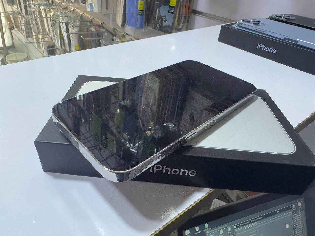 ايفون 13 برو ماكس
ذاكره 256
بطاريه 92‎%‎
نضافته 100‎%‎
جهاز اصلي نموذج m مع وصل ضمان
وتر بروف
ملحقاته كامله 
السعر 🔥 690 الف فقط للبيع
العنوان / كربلاء حي العامل السوك الاخير
المول الباقر (ع) مركز المايسترو فون
يوجود توصيل جميع المحافضات

*********** كربلاء, العراق
