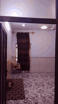 بيت للبيع الطارميه  شارع سكلات قرب جامع حسنين مساحه البيت 200 متر ***********
