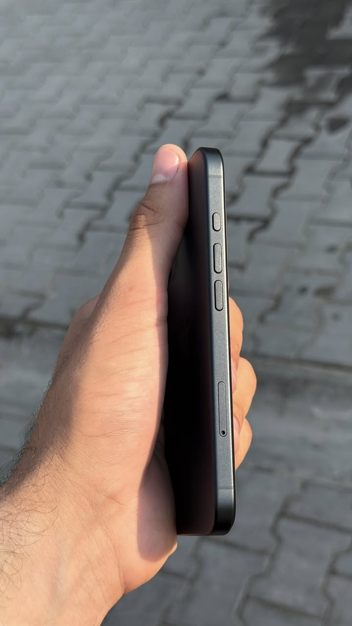 ايفون 16 عربي شرق اوسط مكفول من كلشي بعده بضمان الوكاله نسخة الشريحه والشريحه الالكترونيه ضمان اي بي ام نضافه 100٪ بطاريه 100 استخدام شخصي سعره 850 مكاني بصره الشراي يتصل ويدلل ***********
