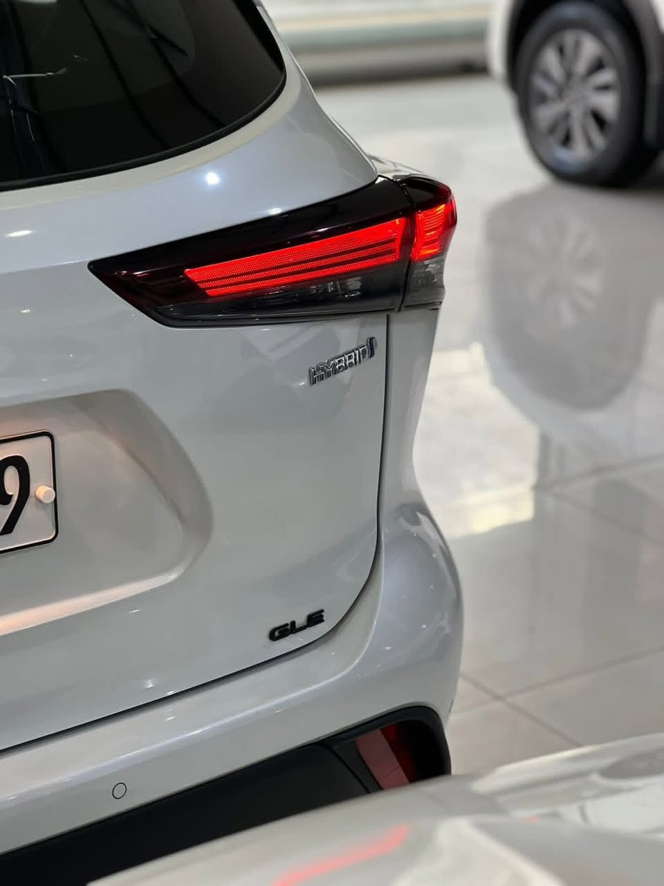 سلام عليكم ورحمة الله وبركاته
هايلندر خليجي هايبرد سياره مواصفات فتحه صندوق كهرباء كرسي كهرباء بصمة سبعه راكب ويل اسود يدات سود حمالات سود باقي مواصفات معروفه مكفوله كفاله 

السيارة كفالة عامه ساز ام الضمان عليه رقم مميز

السعر المطلوب 340 بيه مجال بسيط استفسار اتصال 

***********
