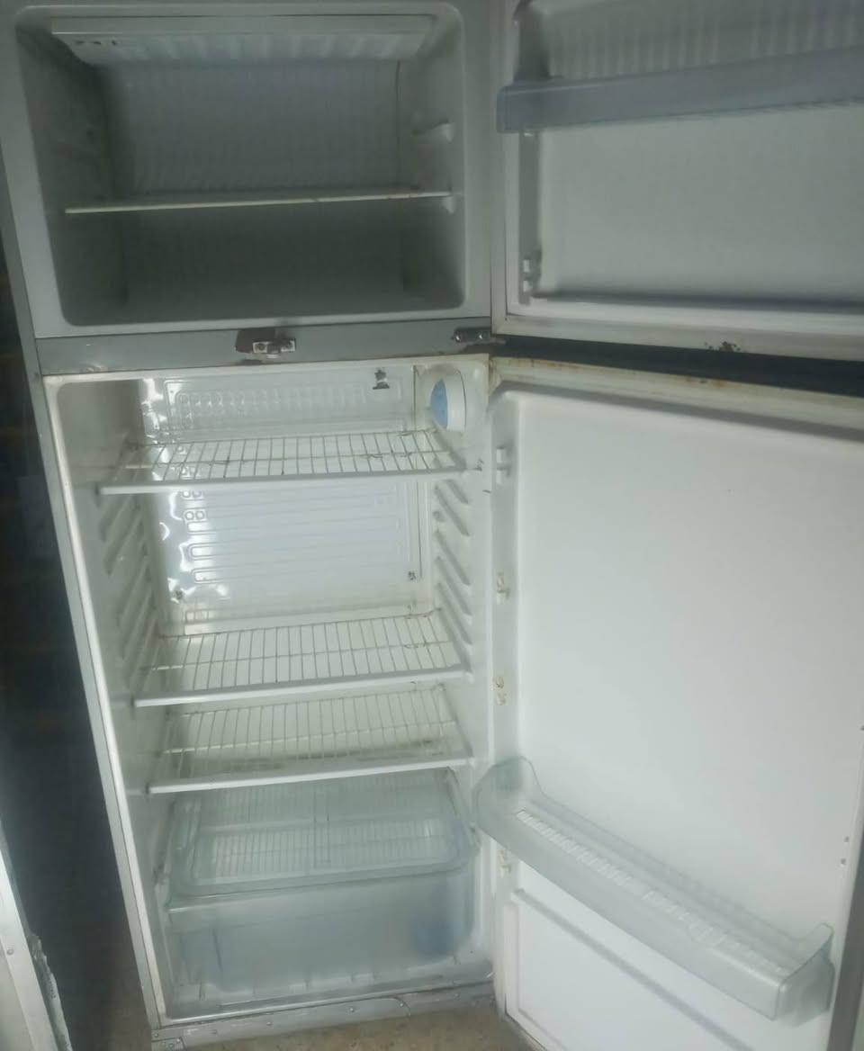 سلام عليكم عيني عندي ثلاجه للبيع السعر ٢٠٠ وبيها مجال نضيفه ماداخله تصليح ١٨ قدم اخت الجديده


**إذا كنت صاحب هذا الإعلان وتريد حذفه لأي سبب، رجاءا أرسل رسالة إلى الدعم الفني**