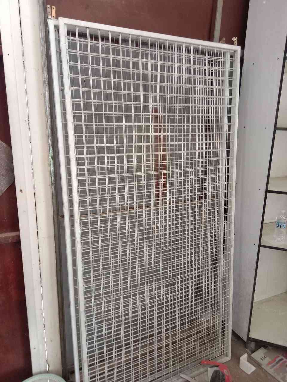 السلام عليكم عندي بضاعه مجمع تجاري كلشي وكلاشي للبيع بضاعه متفرقه كما واضح بل صورةباترينات رفوف وسفن رفوف ***********
