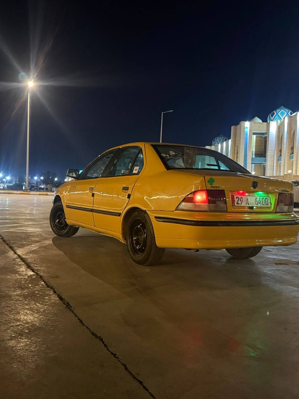 سلام عليكم سياره سمند 11 سياره جاهزه مصفره هيئة وغرامات رقم واسط انكليزي شرط التحويل مكاني واسط الكوت السعر 30 وبيه مجال ***********
