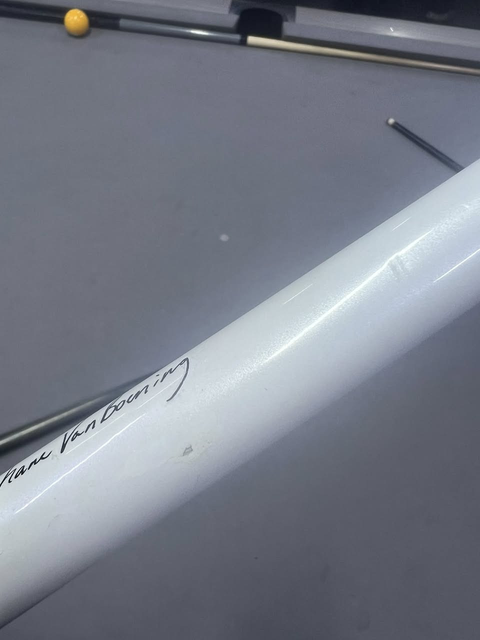 كيوب كيوتك نسخة شين الكيوب بي شخط بالبوشه كلش خفيفه ومماثره على البوشه والبات من جوه مصلح وبي كم طخه بالبات علمود من تجي تشوفه لا تكول غشني بي السعر ٤٥٠ الف موجود وات ساب 
***********
