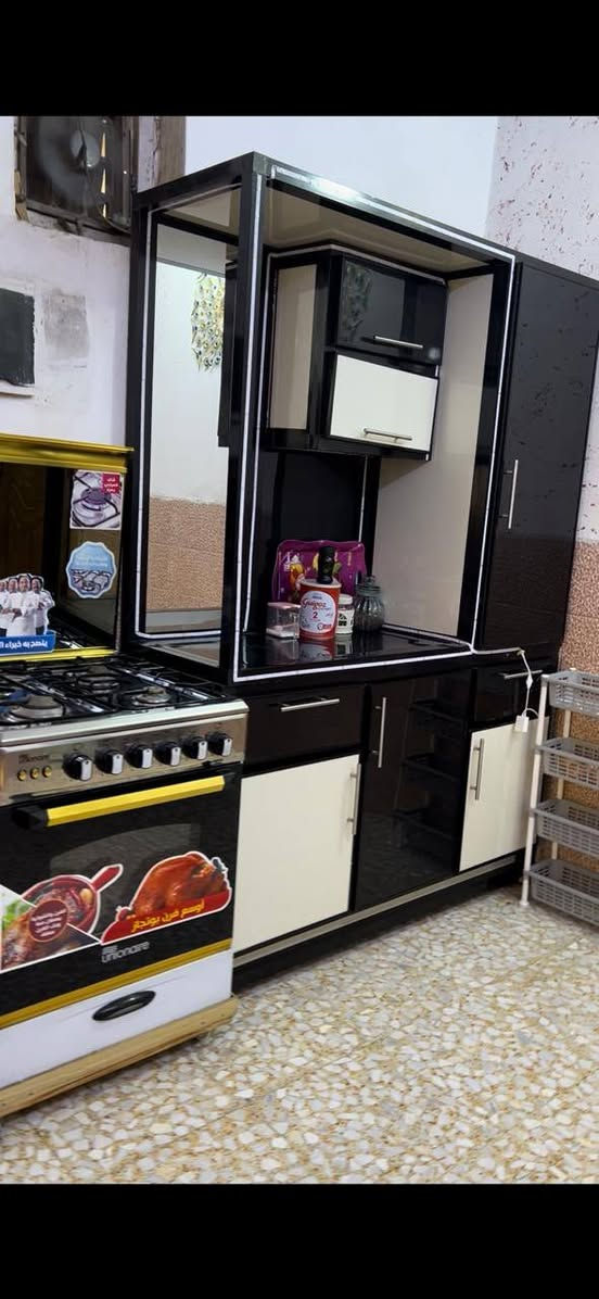 غراض جديد نظيفات  للبيع كلمن بسعرة تواصل ع هذا الرقم ***********
