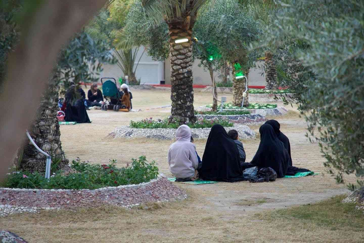 🌙رحــلات رمــضــان ويـانـه غـيـر 🌙
🕌 رحلة الى كربلاء المقدسة🕌
📅 كل يوم جمعة - الانطلاق الساعة 2.30 ظهراً
💵 السعر: 6 آلاف فقط!
✨ تتضمن:
✅ مدينة وحدائق الحزام الاخضر 
✅ زيارة مرقد الامام الحسين (ع)
✅ زيارة مرقد الامام العباس (ع)
♦️ دخولية المدينة مجاناً 
♦️ جلسات للعوائل مجاناً
✳️ يوجد داخل المدينة مكان مخصص للشواء حسب رغبتكم او جلب وجبة الافطار 
✳️ السعر يشمل النقل ذهاب واياب مع ضيافة داخل الباص 
للحجز والاستفسار 
 ارسلوا لنا رسالة على الصفحة 📲 أو اتصلوا على الأرقام التالية:
📞 *********** واتساب
📞 *********** واتساب
عنوان الشركة ➖ حلة حي الزهراء قرب مجسر الام مقابل مصرف الرافدين
