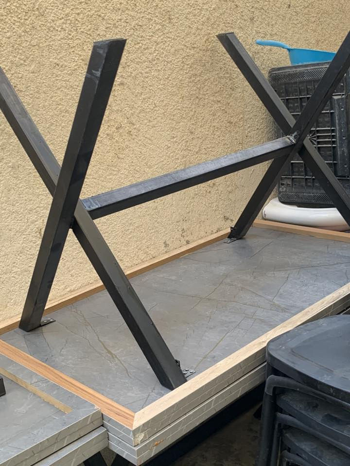 لبيع وطاولات طعام كبير وصغير وكراسي اصلي وجربايه طابقين  وكعدات  كله جديد استخدام جداا قليل 
لتواصل ***********
