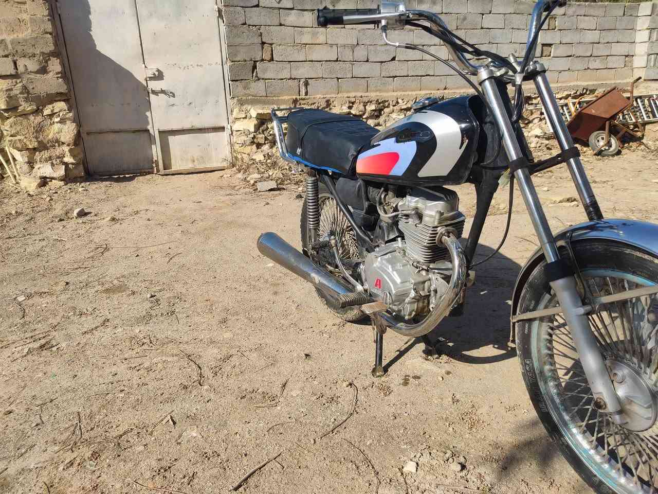 سلام عليكم دراجه 4كير للبيع كلك كلك دراجه شغاله وكلشي مابيها هندر واحد سعر 225وبيها مجال مكانها السنيه ***********
